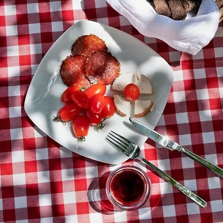 アベリス カナヴァ ラグジュアリー スイーツ 4*